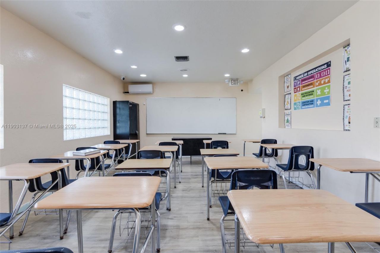 16190 NE 11th Ct, North Miami Beach, FL 33162 Photo