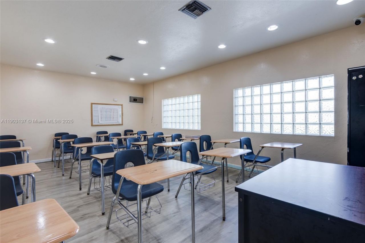 16190 NE 11th Ct, North Miami Beach, FL 33162 Photo