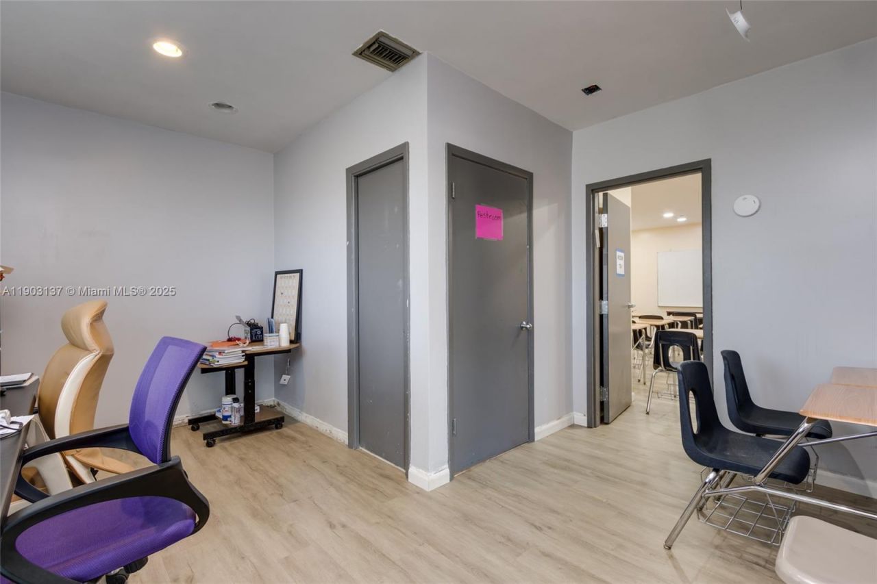 16190 NE 11th Ct, North Miami Beach, FL 33162 Photo