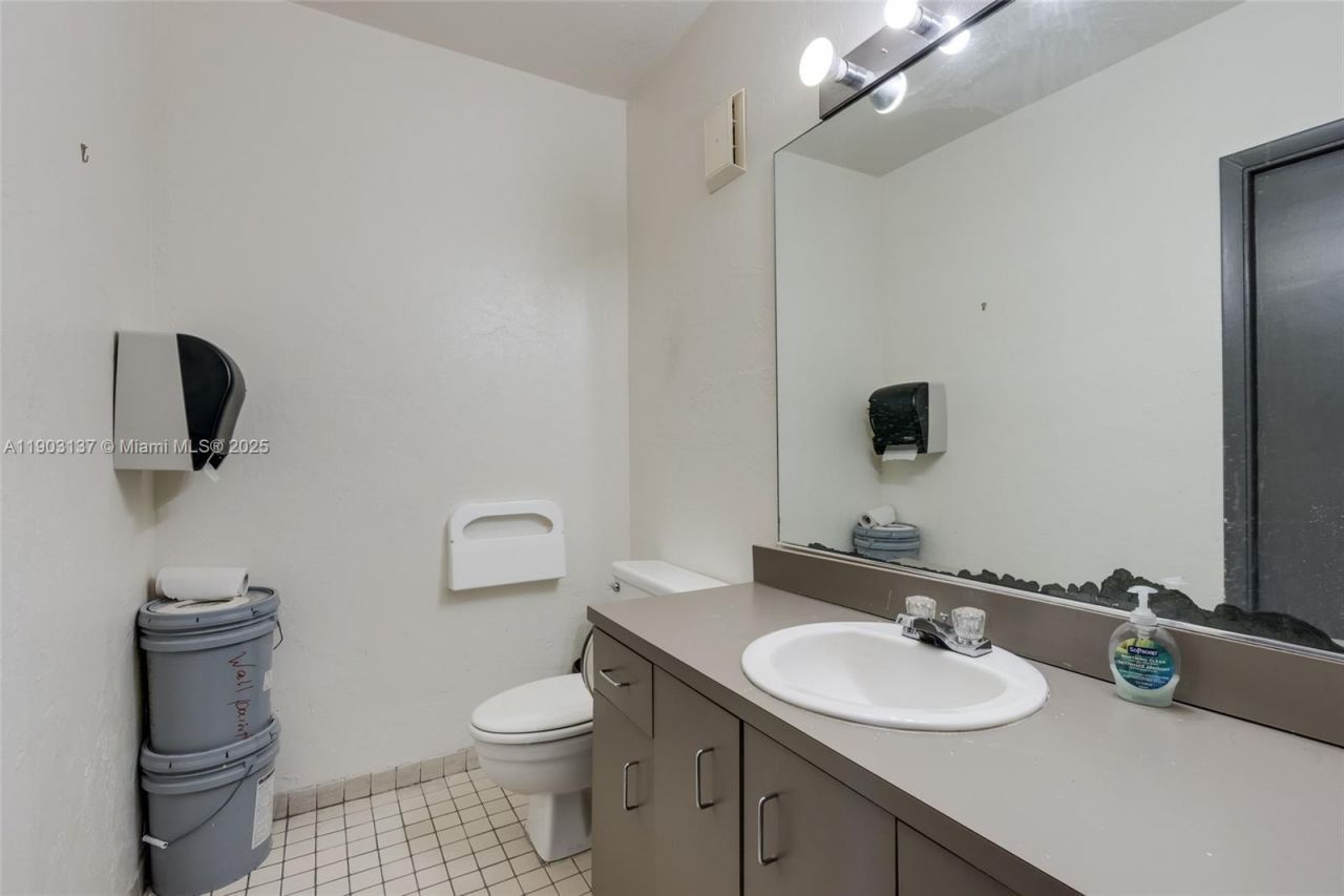 16190 NE 11th Ct, North Miami Beach, FL 33162 Photo