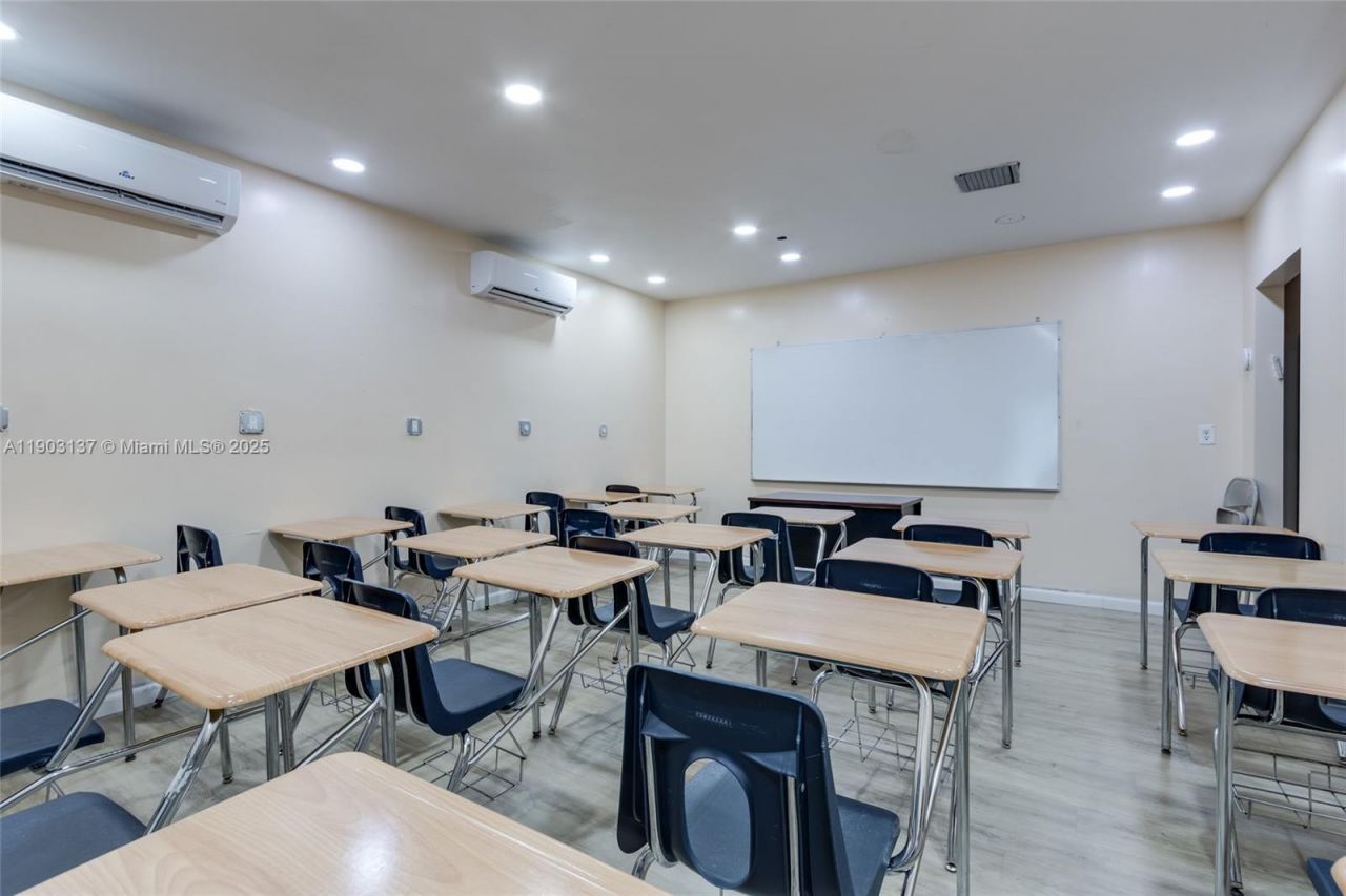 16190 NE 11th Ct, North Miami Beach, FL 33162 Photo