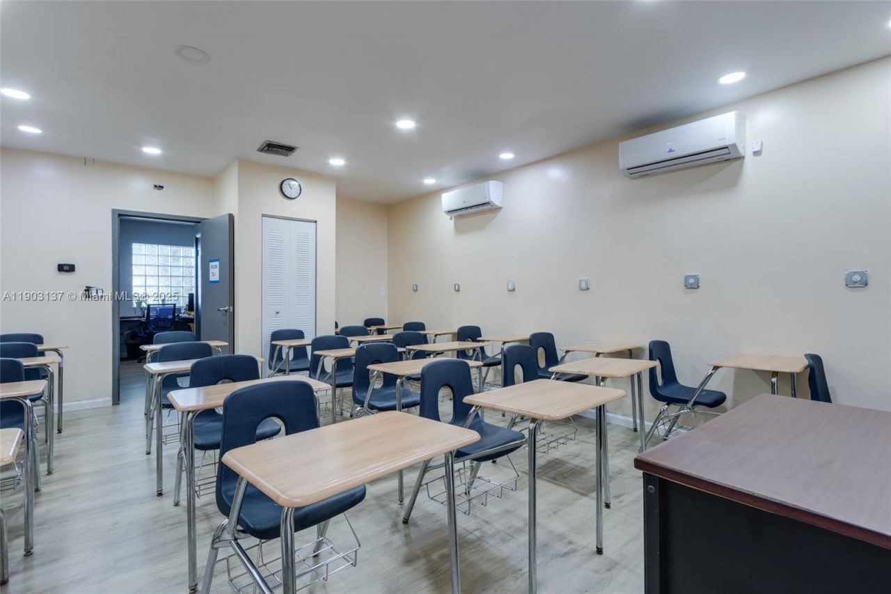 16190 NE 11th Ct, North Miami Beach, FL 33162 Photo