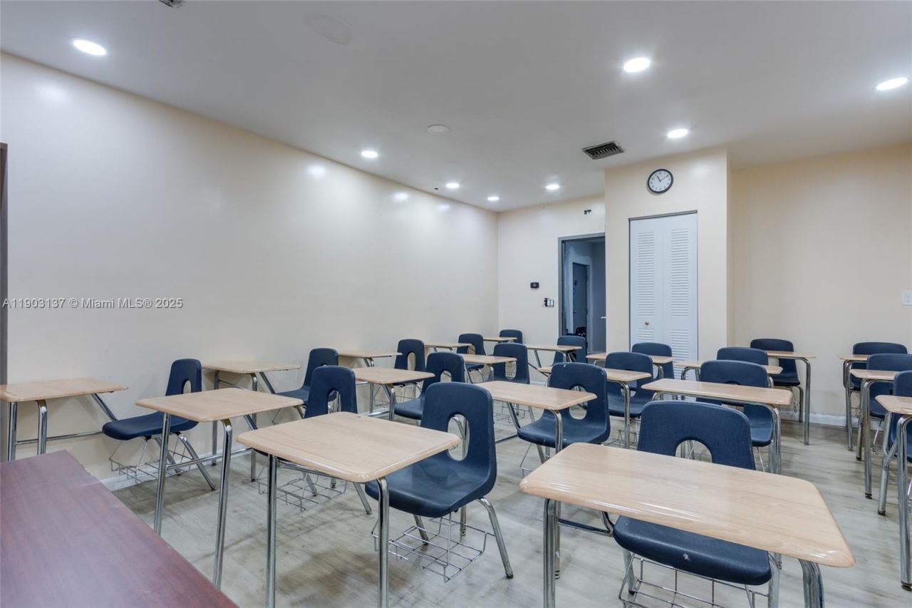 16190 NE 11th Ct, North Miami Beach, FL 33162 Photo