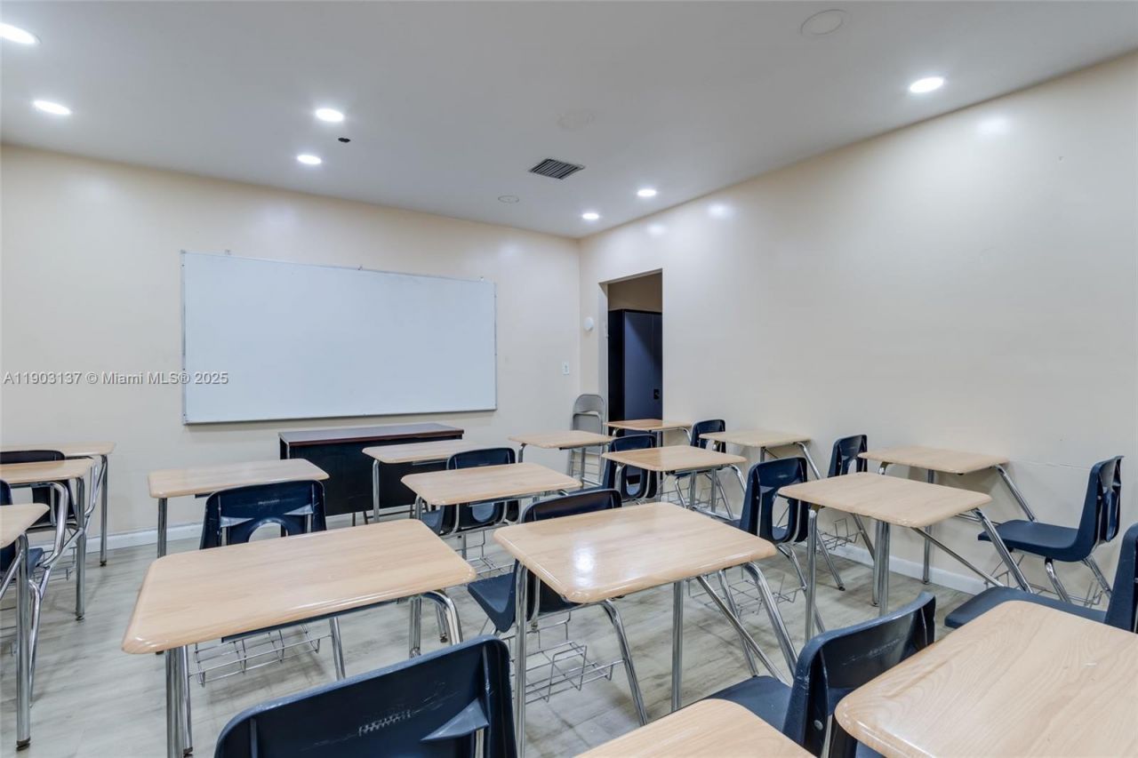 16190 NE 11th Ct, North Miami Beach, FL 33162 Photo