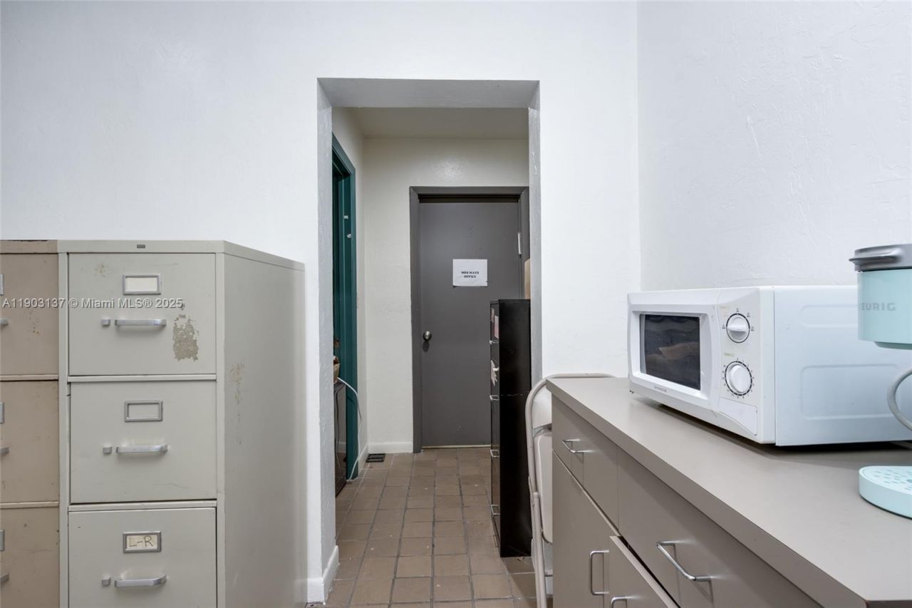 16190 NE 11th Ct, North Miami Beach, FL 33162 Photo