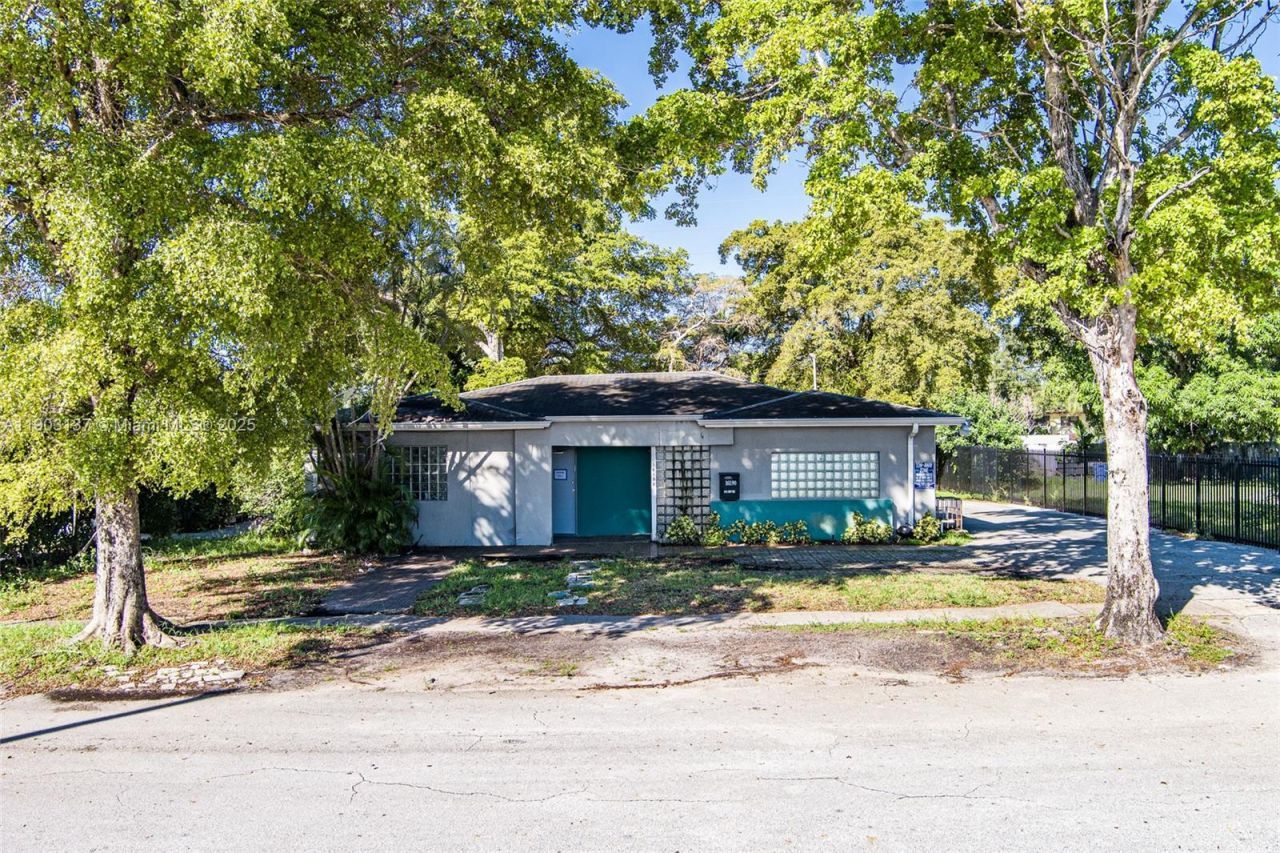 16190 NE 11th Ct, North Miami Beach, FL 33162 Photo