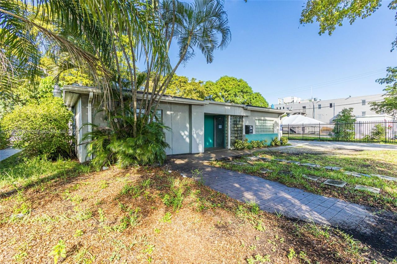 16190 NE 11th Ct, North Miami Beach, FL 33162 Photo