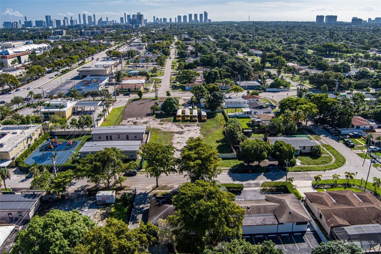 16190 NE 11th Ct, North Miami Beach, FL 33162 Photo