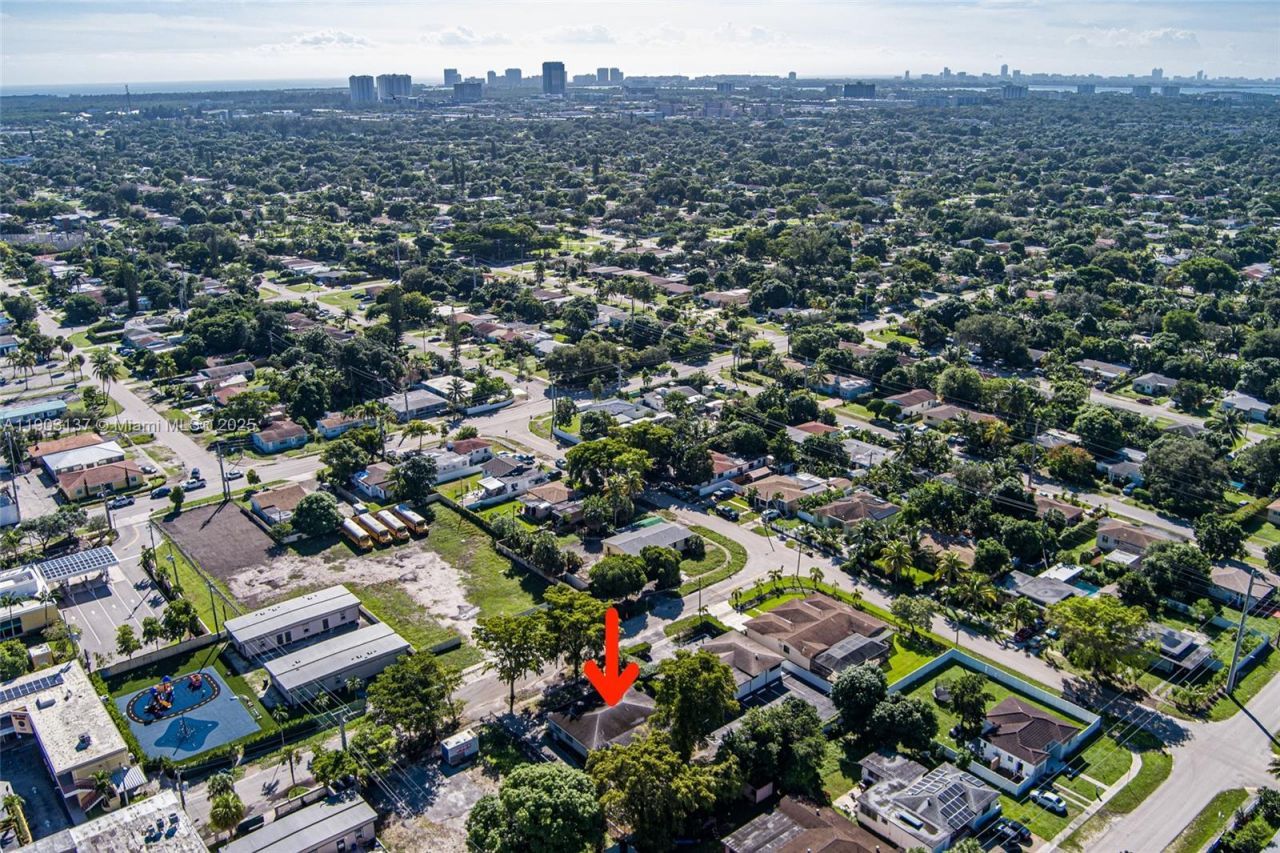 16190 NE 11th Ct, North Miami Beach, FL 33162 Photo