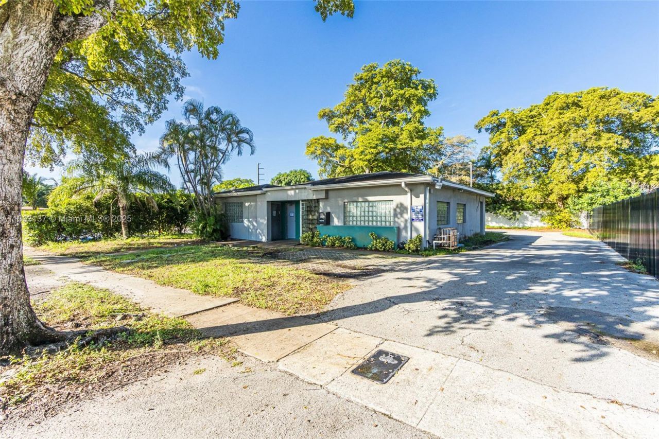 16190 NE 11th Ct, North Miami Beach, FL 33162 Photo