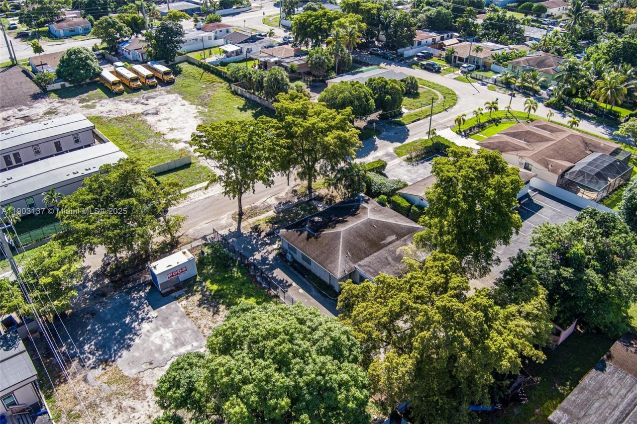 16190 NE 11th Ct, North Miami Beach, FL 33162 Photo