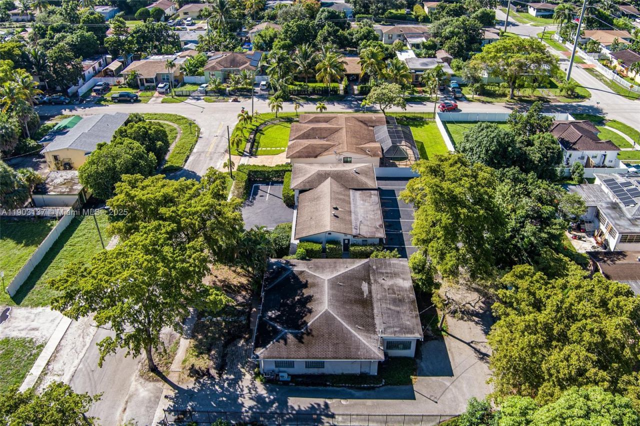 16190 NE 11th Ct, North Miami Beach, FL 33162 Photo