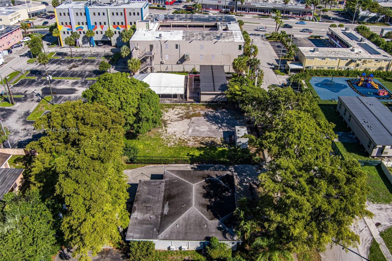 16190 NE 11th Ct, North Miami Beach, FL 33162 Photo