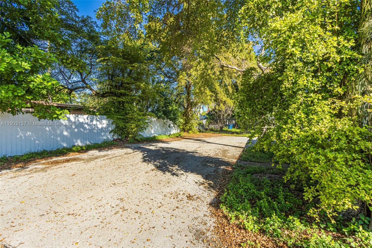 16190 NE 11th Ct, North Miami Beach, FL 33162 Photo