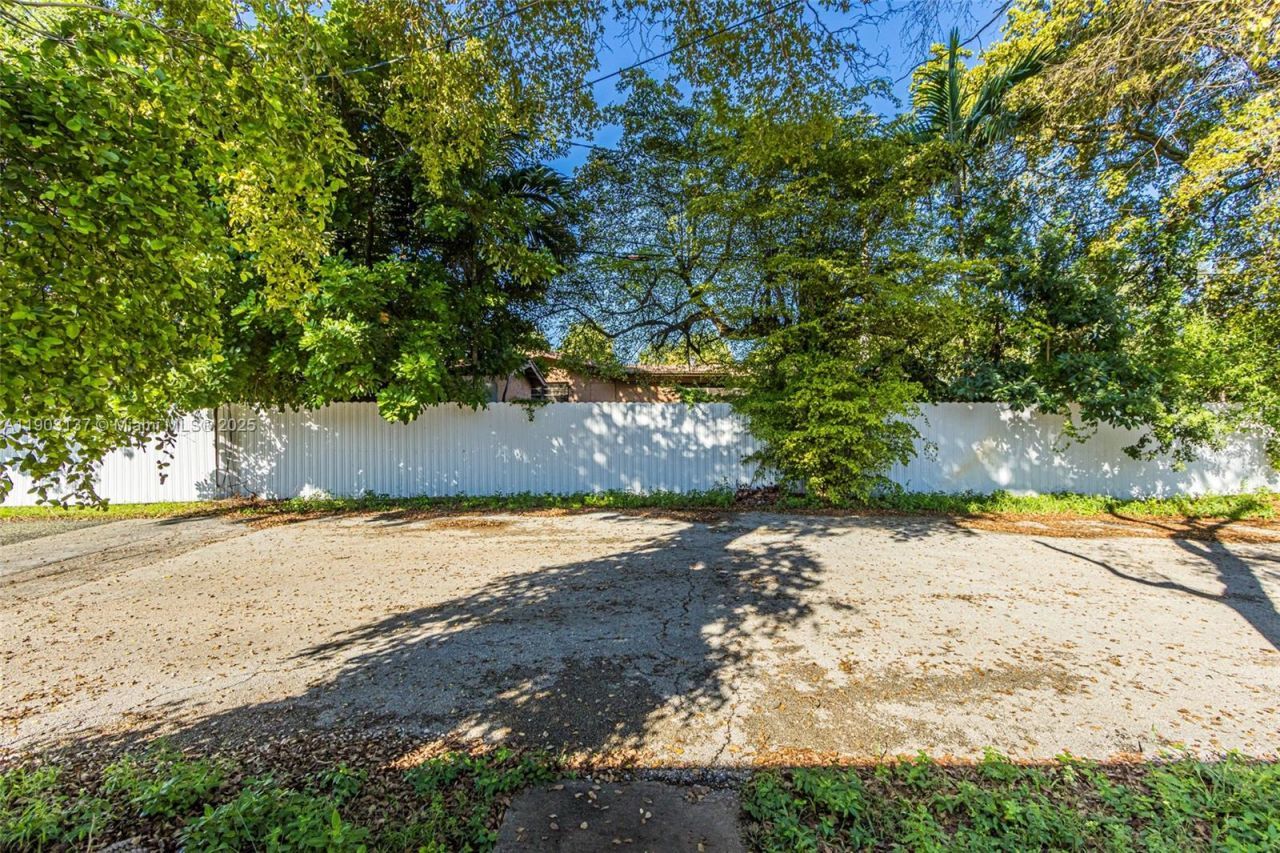 16190 NE 11th Ct, North Miami Beach, FL 33162 Photo