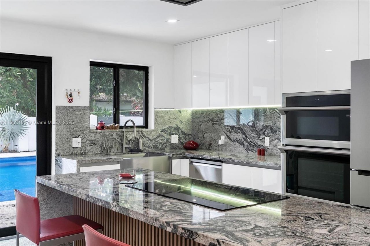 501 NE 105th St, Miami Shores, FL 33138 Photo