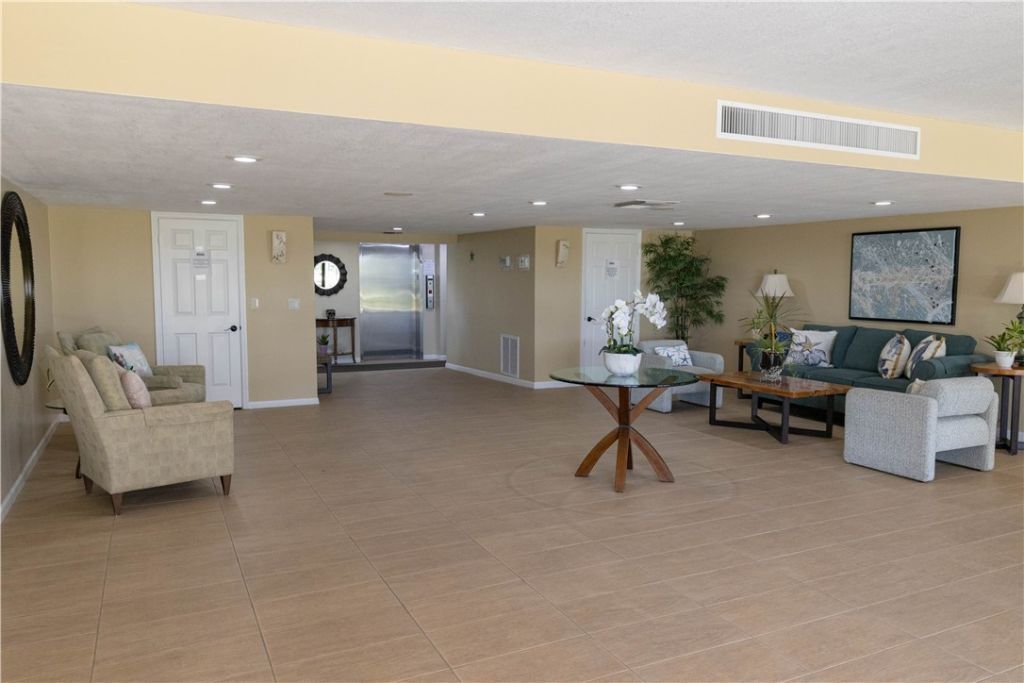 4141 Ocean Drive, Unit 504, Vero Beach, FL 32963 Photo