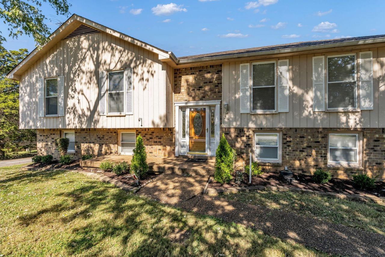 216 Clearlake Dr W, Nashville, TN 37217 Main Photo