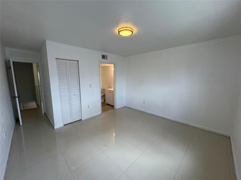 2710 W 76th Street, Unit 207, Hialeah, FL 33016 Photo