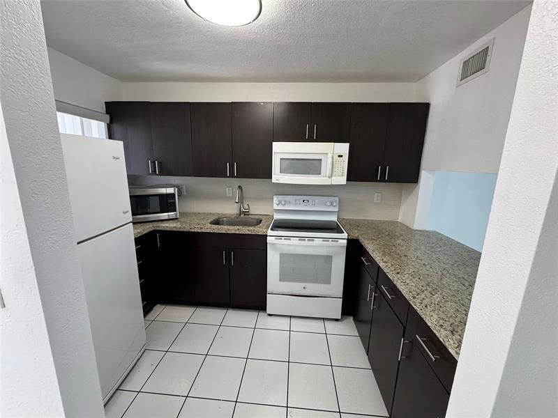 2710 W 76th Street, Unit 207, Hialeah, FL 33016 Photo