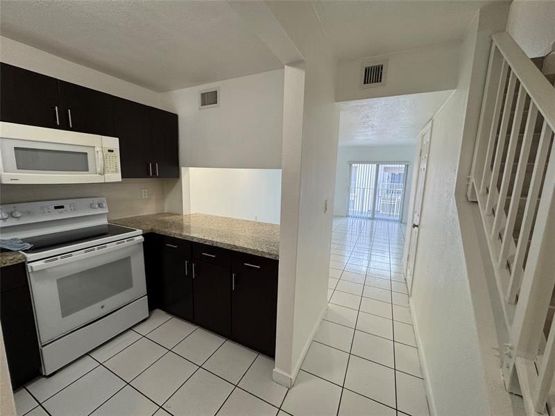 2710 W 76th Street, Unit 207, Hialeah, FL 33016 Photo