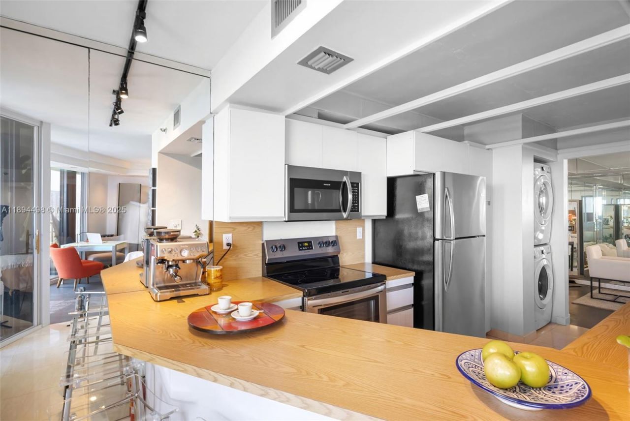 4000 Towerside Ter, Unit 1107, Miami, FL 33138 Photo