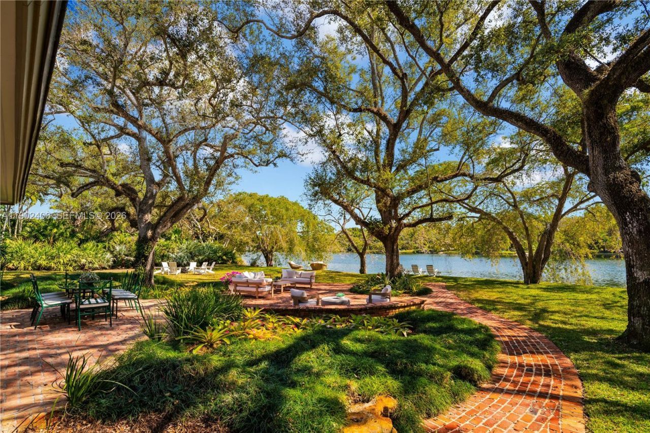 5390 Banyan Dr, Coral Gables, FL 33156 Photo