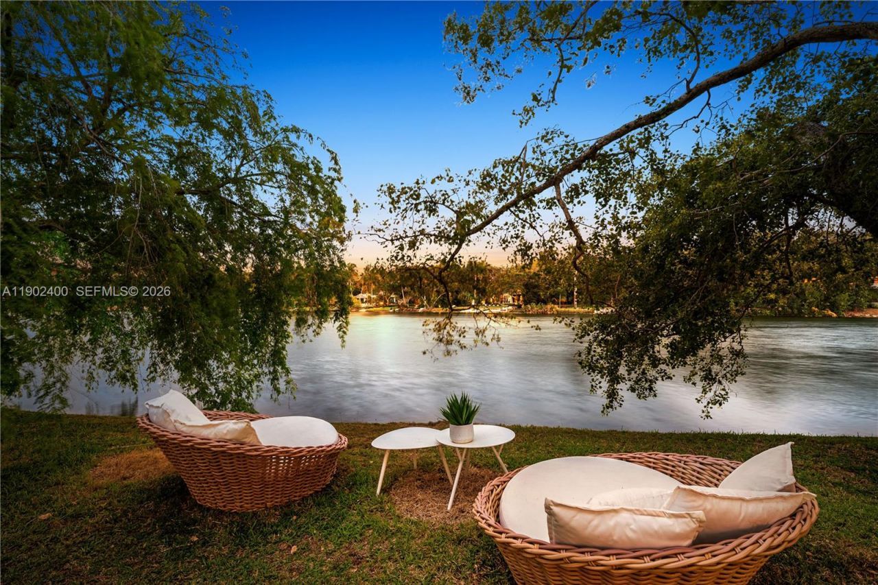 5390 Banyan Dr, Coral Gables, FL 33156 Photo