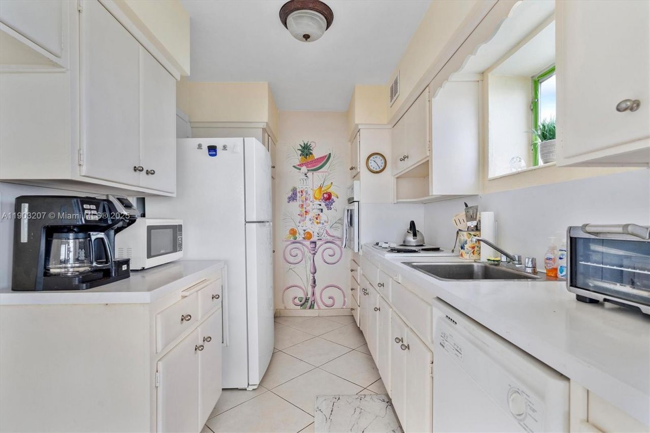 10300 W Bay Harbor Dr, Unit 4D, Bay Harbor Islands, FL 33154 Photo