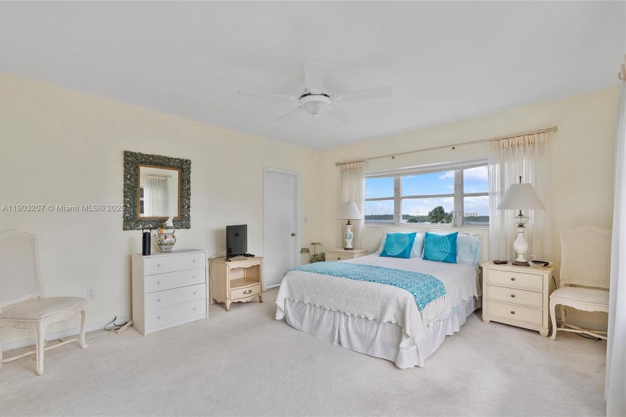 10300 W Bay Harbor Dr, Unit 4D, Bay Harbor Islands, FL 33154 Photo