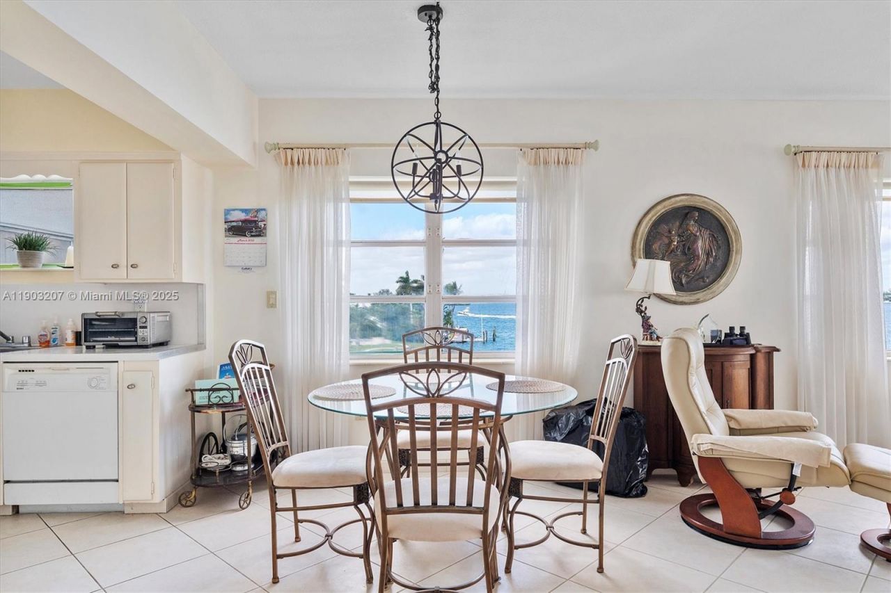 10300 W Bay Harbor Dr, Unit 4D, Bay Harbor Islands, FL 33154 Photo