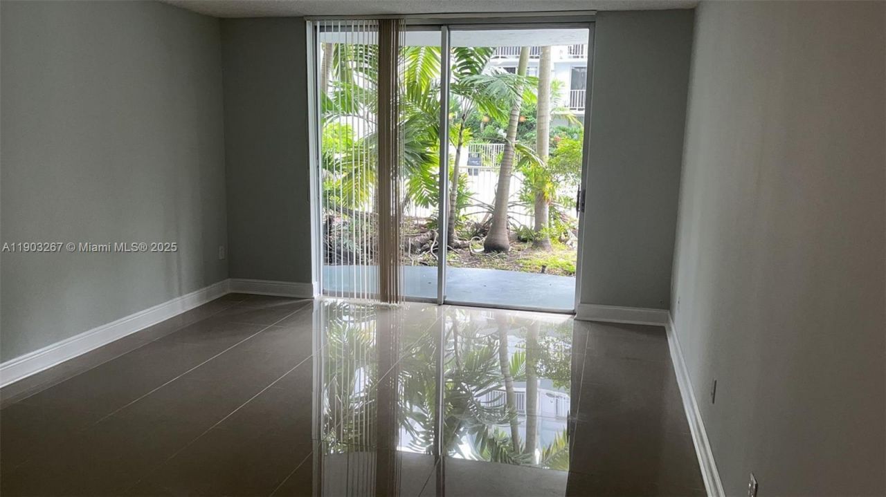 488 NW 165th St Rd, Unit B-112, Miami, FL 33169 Photo