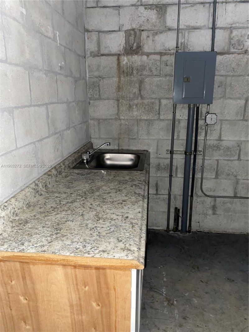 8343 NW 64 St, Unit 5, Miami, FL 33166 Photo