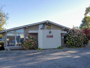 2561 Elizabeth Lake Road, Waterford, MI 48328