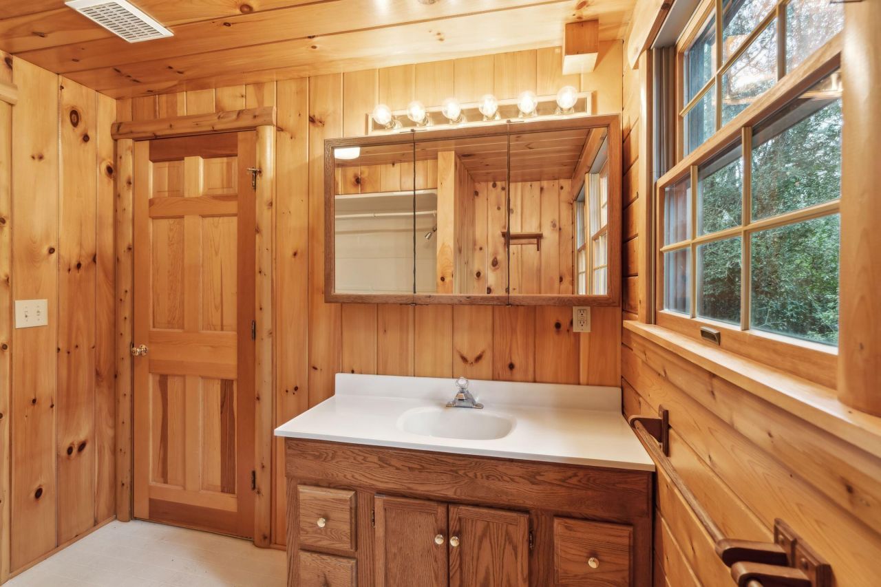 415 W Carolina Avenue Photo 32