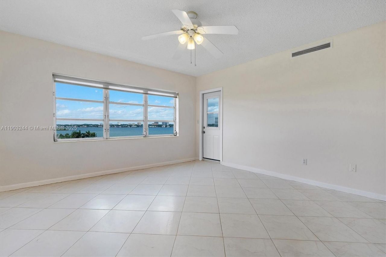 10300 W Bay Harbor Dr, Unit 8B, Bay Harbor Islands, FL 33154 Photo