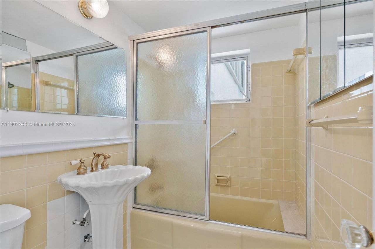 10300 W Bay Harbor Dr, Unit 8B, Bay Harbor Islands, FL 33154 Photo