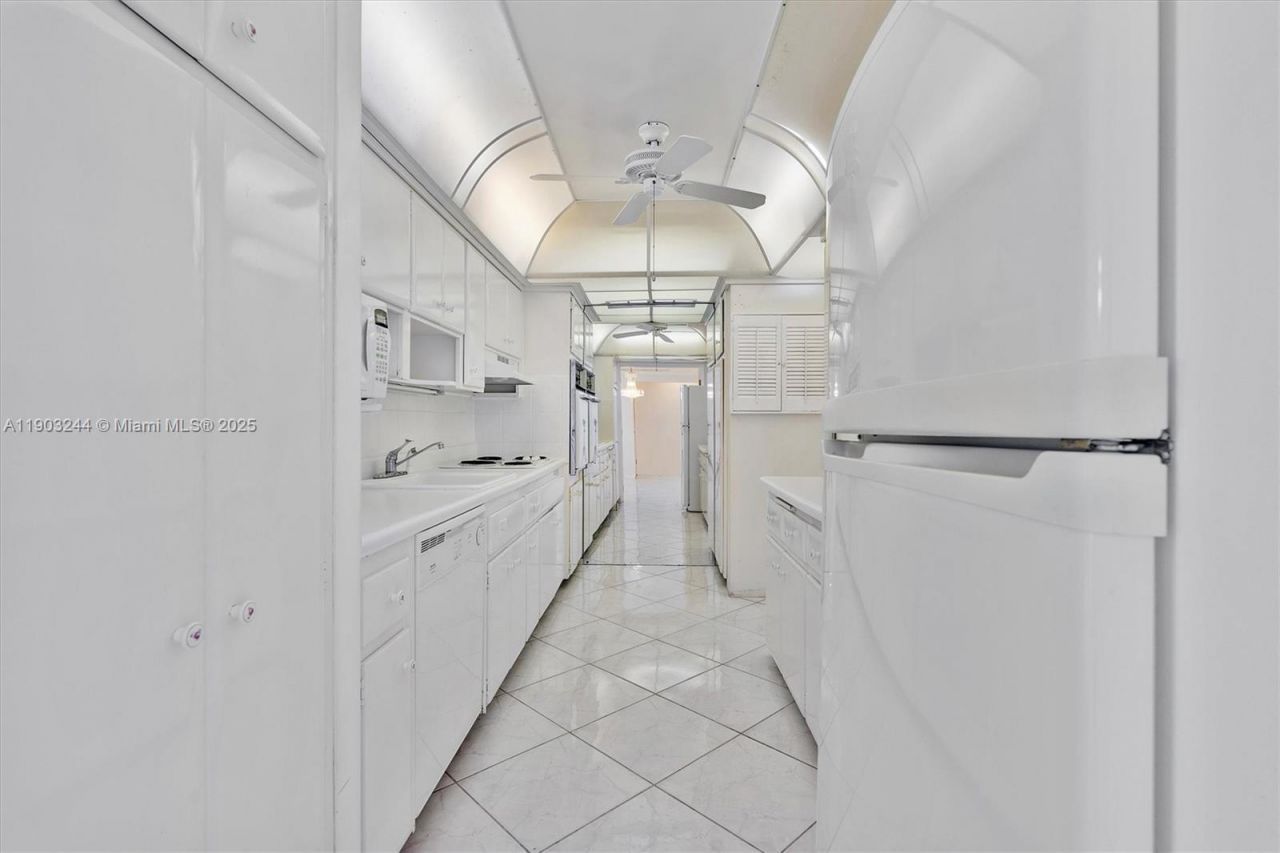 10300 W Bay Harbor Dr, Unit 8B, Bay Harbor Islands, FL 33154 Photo