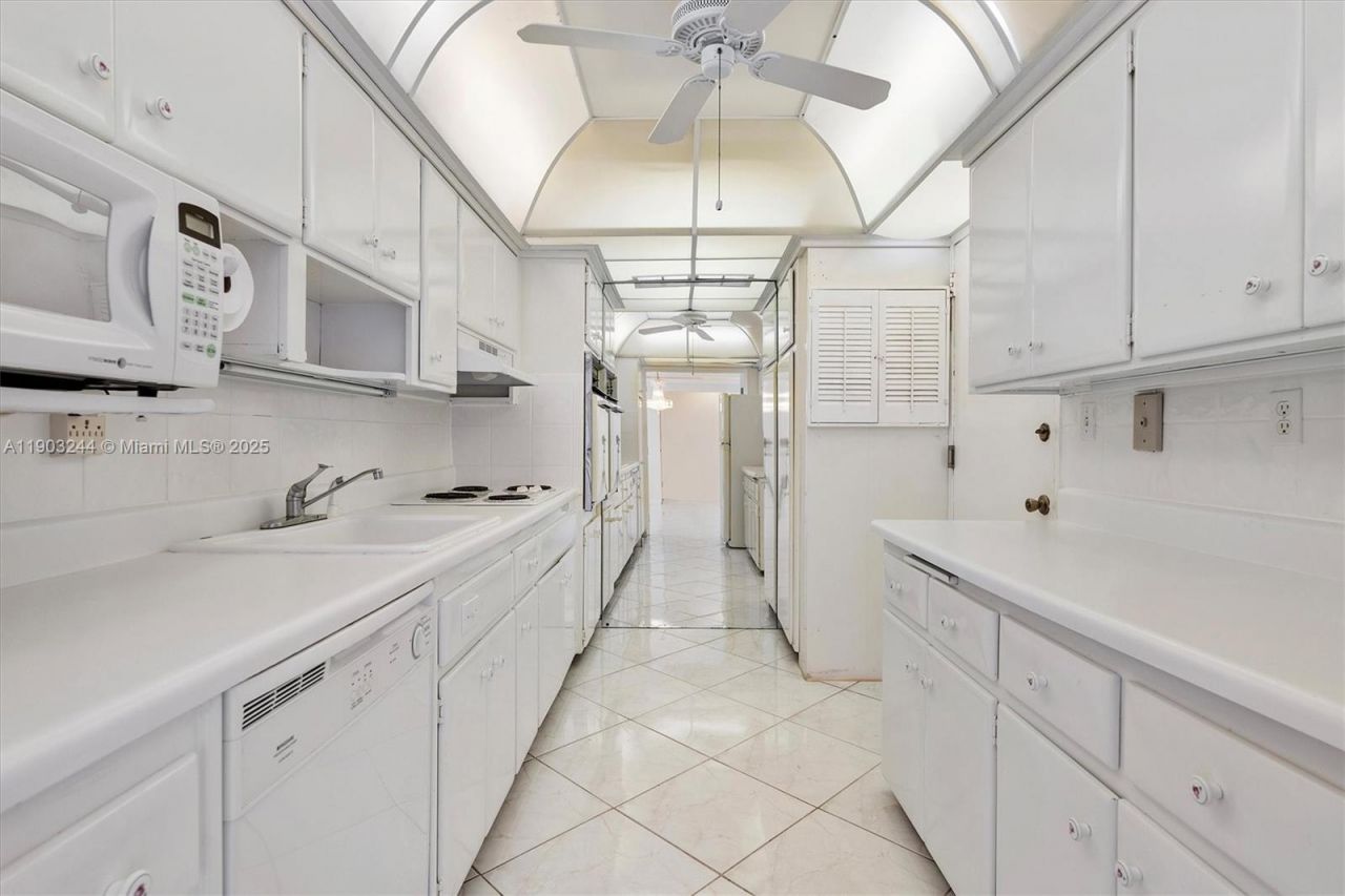 10300 W Bay Harbor Dr, Unit 8B, Bay Harbor Islands, FL 33154 Photo