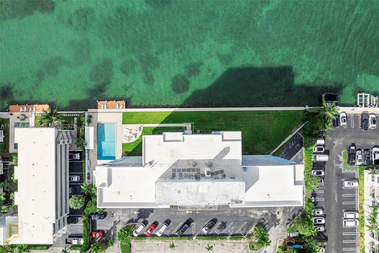 10300 W Bay Harbor Dr, Unit 8B, Bay Harbor Islands, FL 33154 Photo