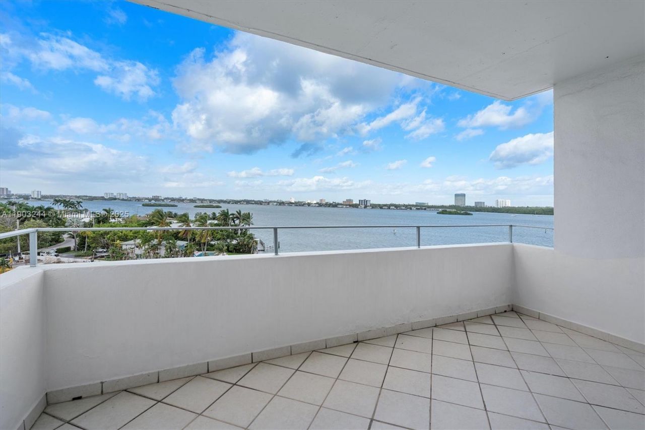 10300 W Bay Harbor Dr, Unit 8B, Bay Harbor Islands, FL 33154 Photo