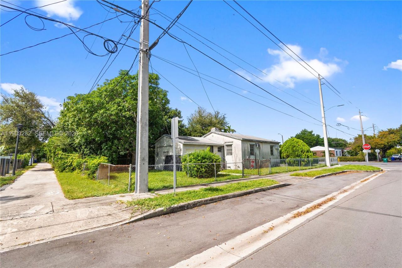 500 NW 46th St, Miami, FL 33127 Photo