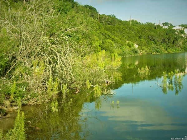 10&11 Plumb Cove, Lakehills, TX 78063