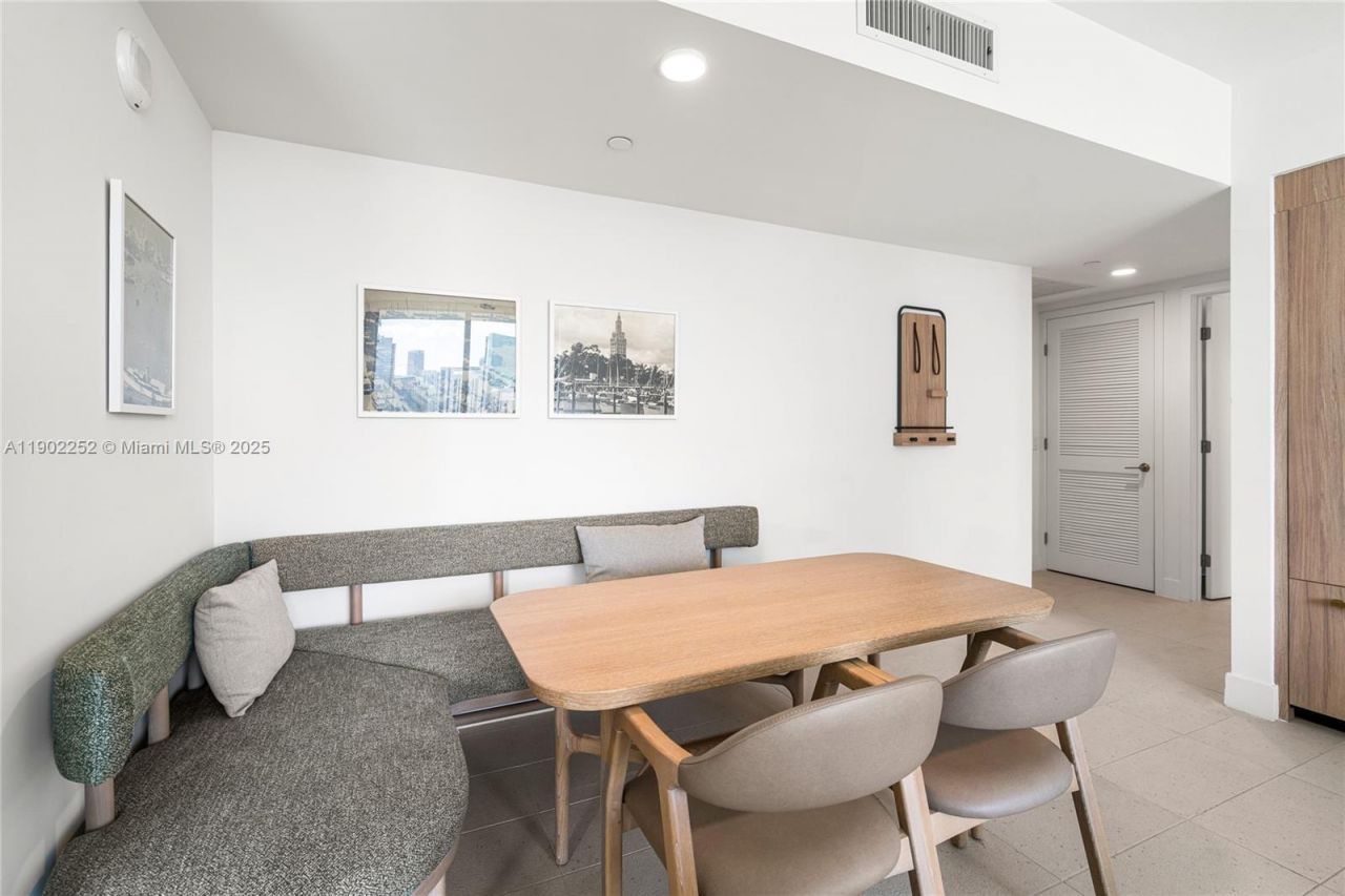 159 NE 6th St, Unit 2405, Miami, FL 33132 Photo