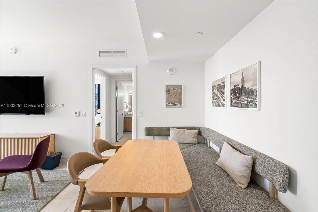 159 NE 6th St, Unit 2405, Miami, FL 33132 Photo