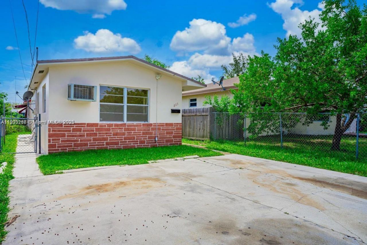 805 NW 3rd Ter, Unit 1, Hallandale Beach, FL 33009 Photo