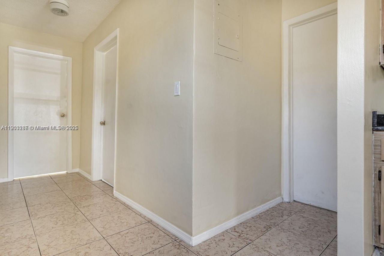 805 NW 3rd Ter, Unit 1, Hallandale Beach, FL 33009 Photo