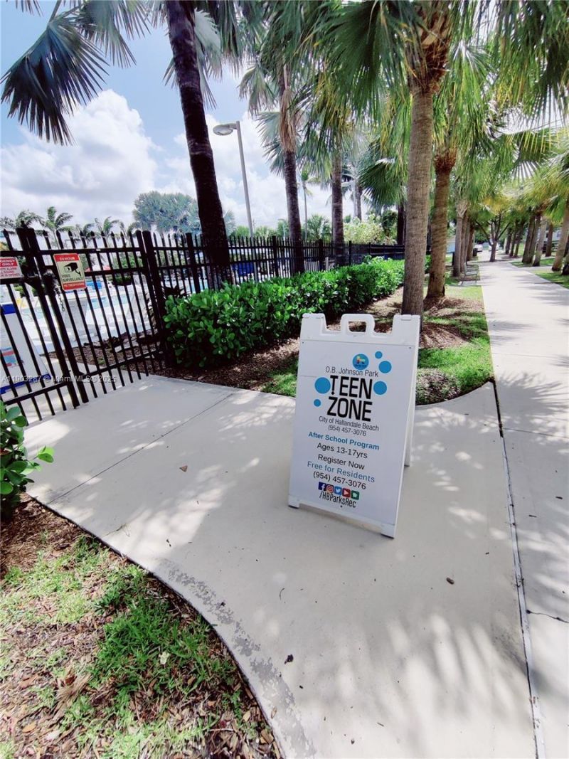 805 NW 3rd Ter, Unit 1, Hallandale Beach, FL 33009 Photo