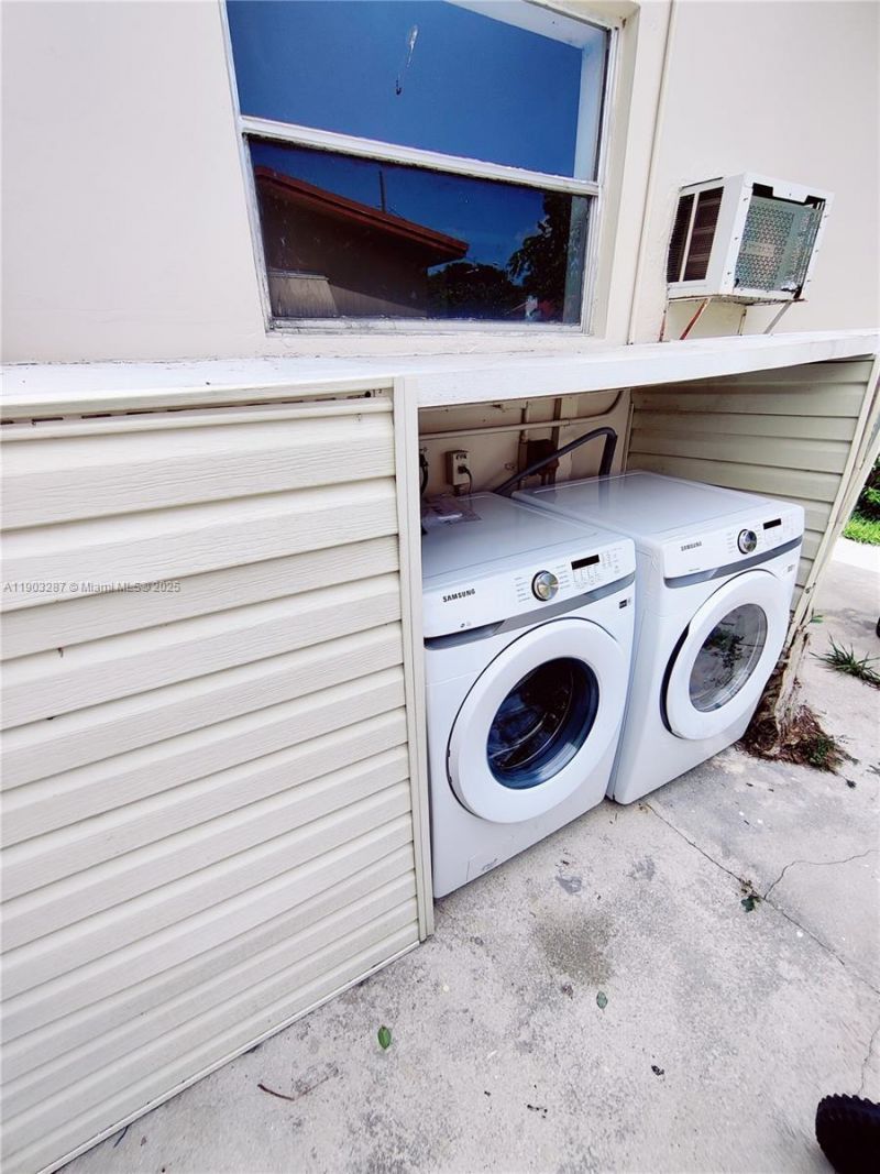 805 NW 3rd Ter, Unit 1, Hallandale Beach, FL 33009 Photo