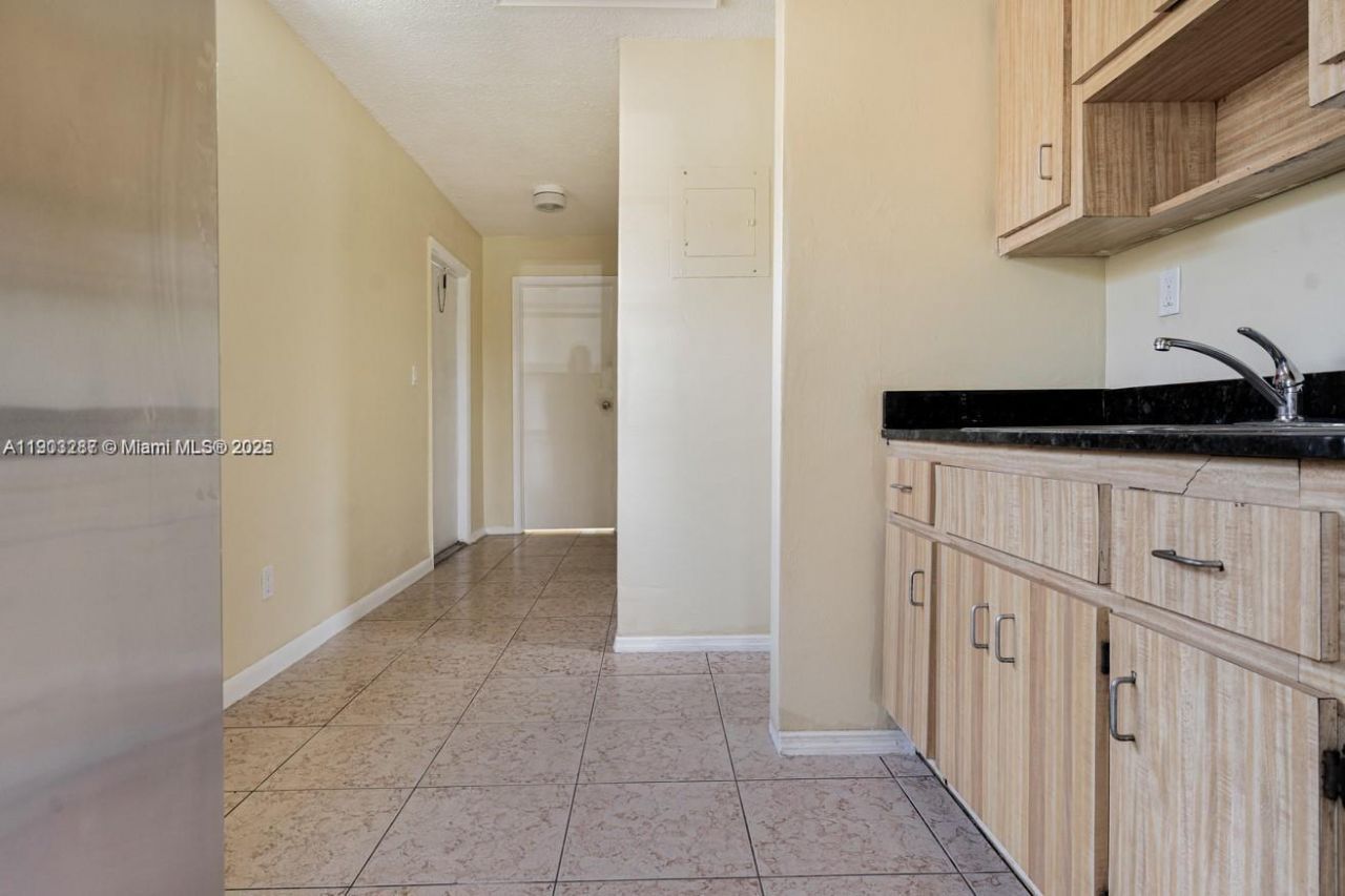 805 NW 3rd Ter, Unit 1, Hallandale Beach, FL 33009 Photo